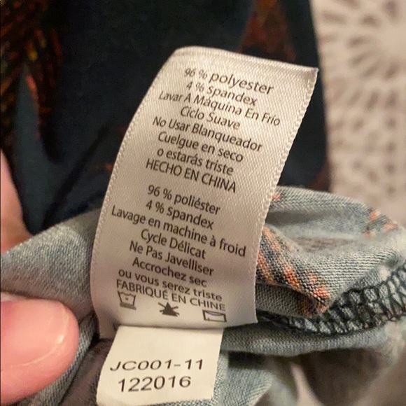 LuLaRoe-Irma- Green with Aztec pattern Long Top - Picture 8 of 8